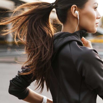 Quantifying the plastic leakage of an outdoor jacket across its life cycle
